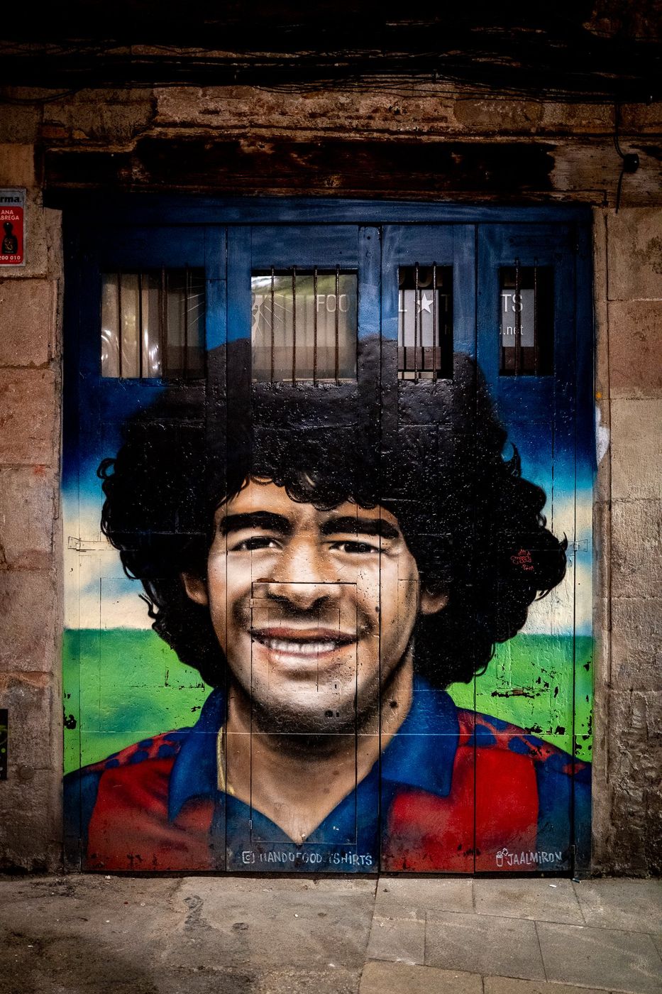 Mural depicting Diego Maradona, Barcelona