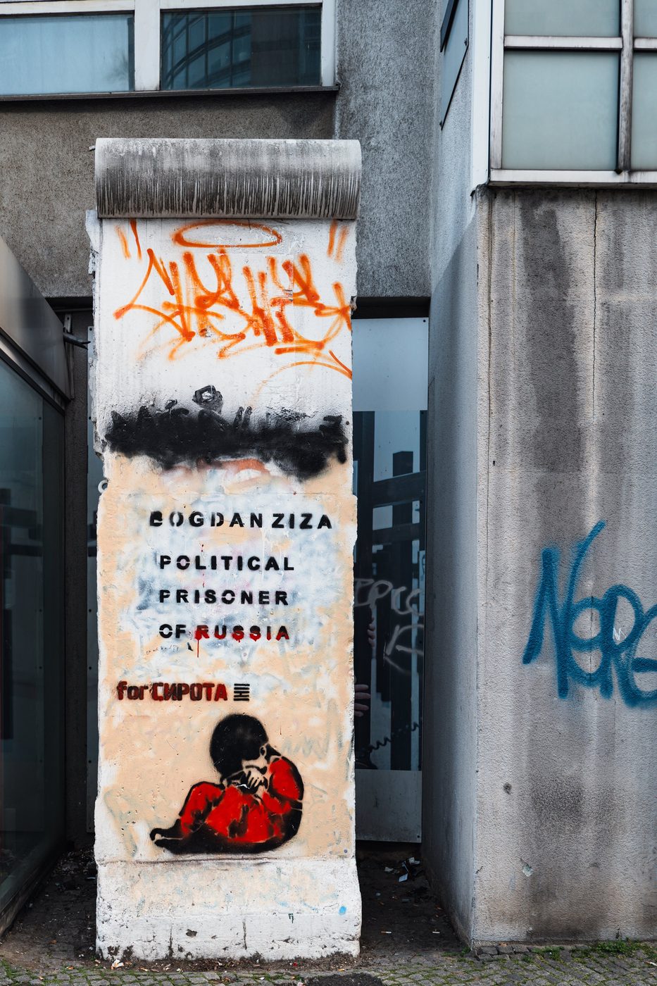 Street art stencil denouncing the political imprisonment of an artist, Berlin Wall