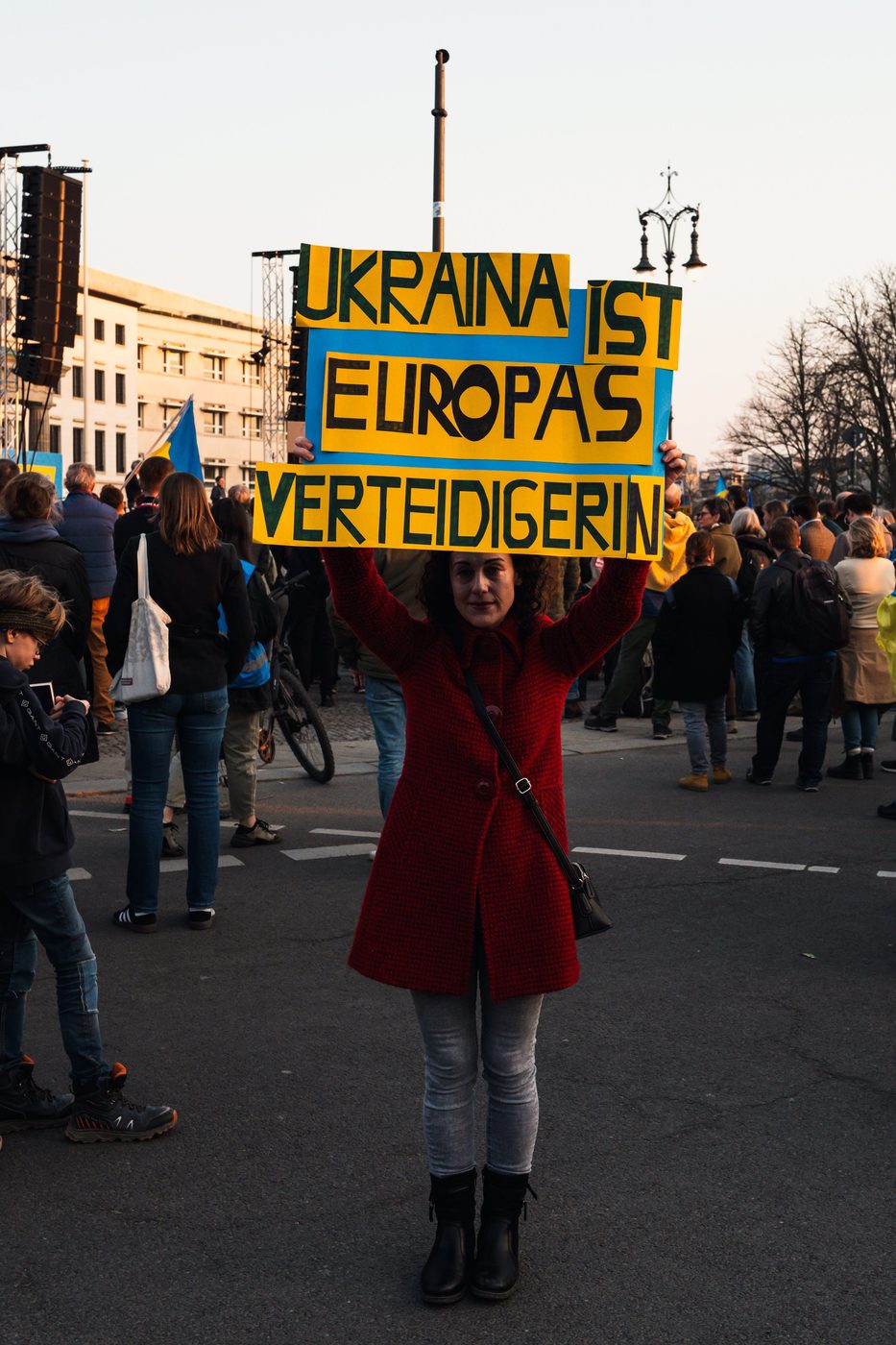 Protester holding up a sign of support for Ukraine, Berlin