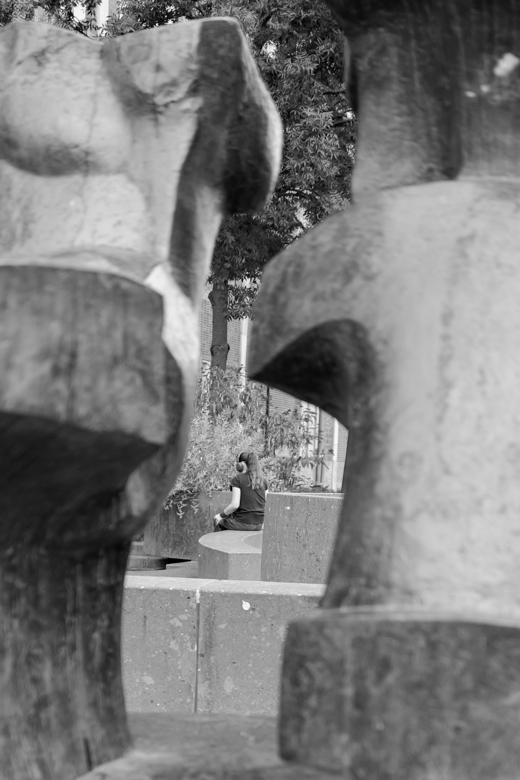 Sculpture abstraite en pierre, gros plan, Eindhoven