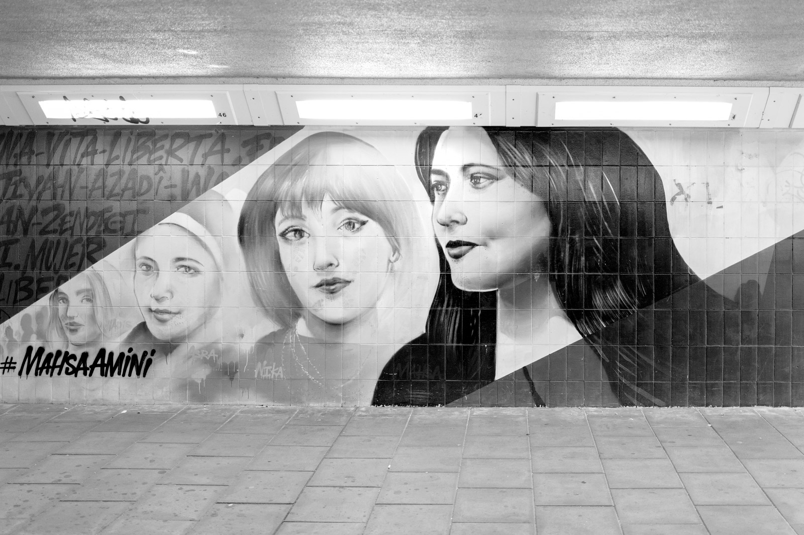 Fresque murale representant des visages de femmes, Eindhoven
