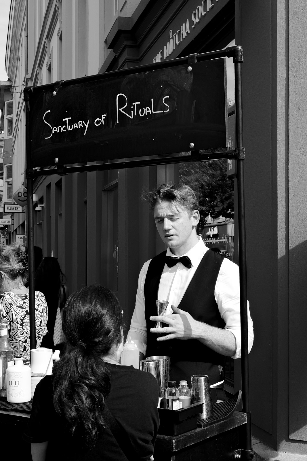 Barista servant un client a un stand de boissons, Eindhoven