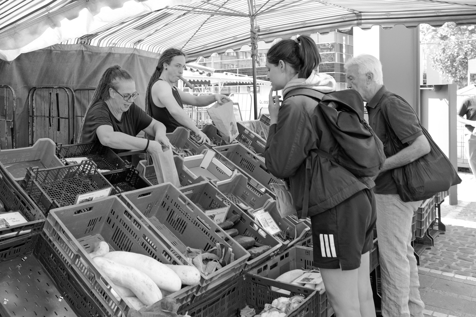Vendeur de fruits et legumes sur un marche, Francfort