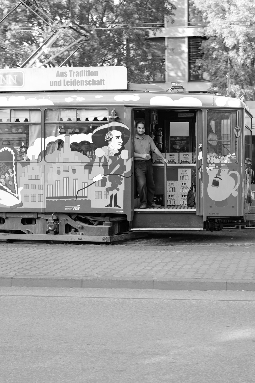 Tramway historique decore de motifs colores, Francfort