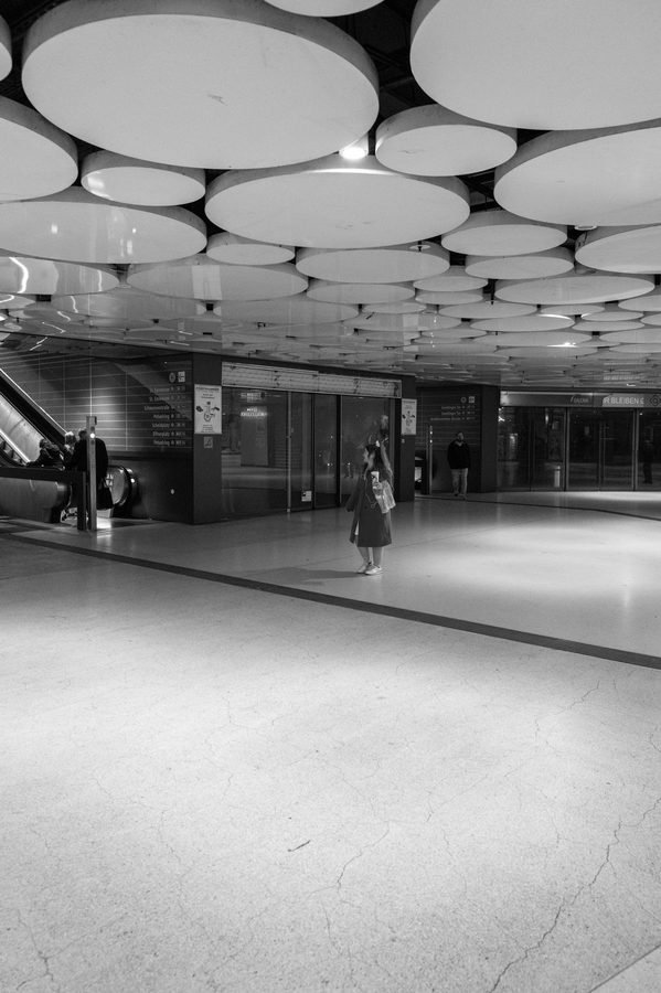 Plafond circulaire eclaire d'un parking souterrain, Munich