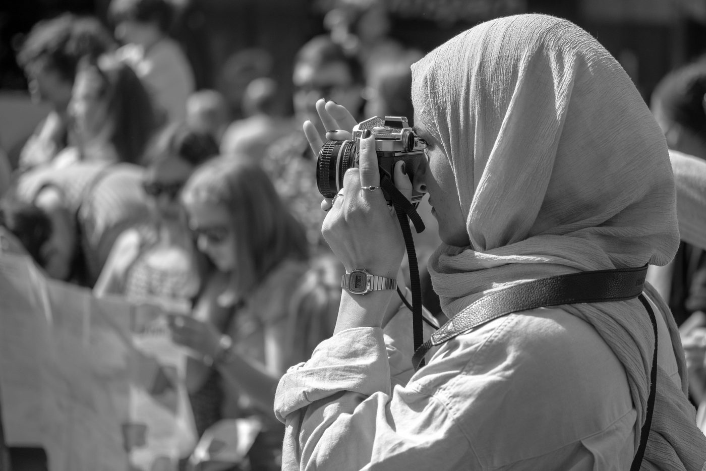 Photographer in action at the Zinneke Parade, Brussels (plate 089)