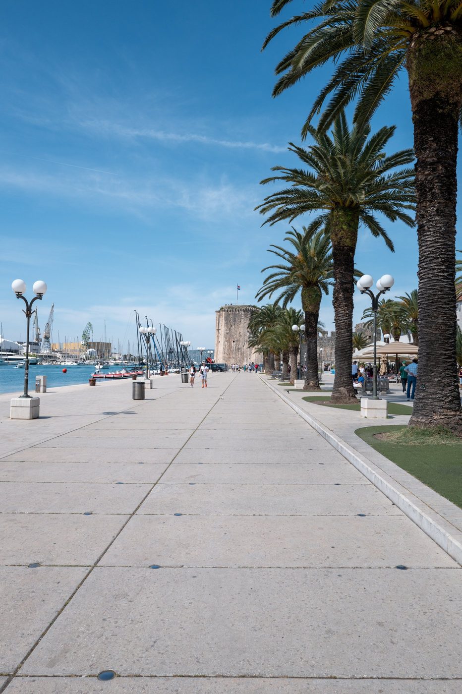 Palm-lined riva leading to the Kamerlengo fortress, Trogir