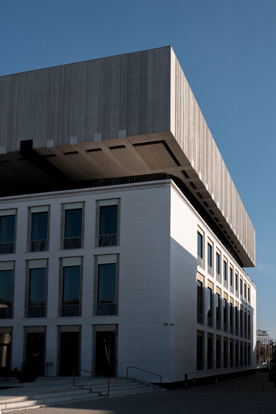 Cantilevered concrete cornice on a contemporary building, Vienna
