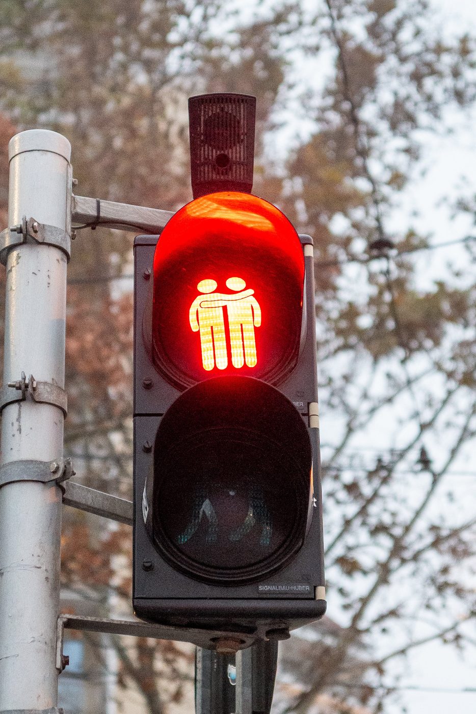 Illuminated pedestrian light showing an embracing couple, Vienna