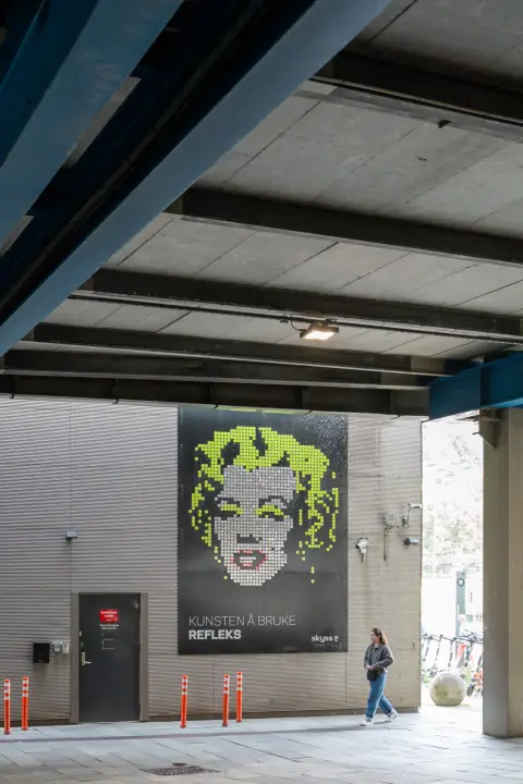 A large pixelated portrait of Marilyn under a covered passage, Bergen