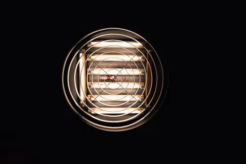 Plafonnier circulaire aux cercles concentriques lumineux, Berlin