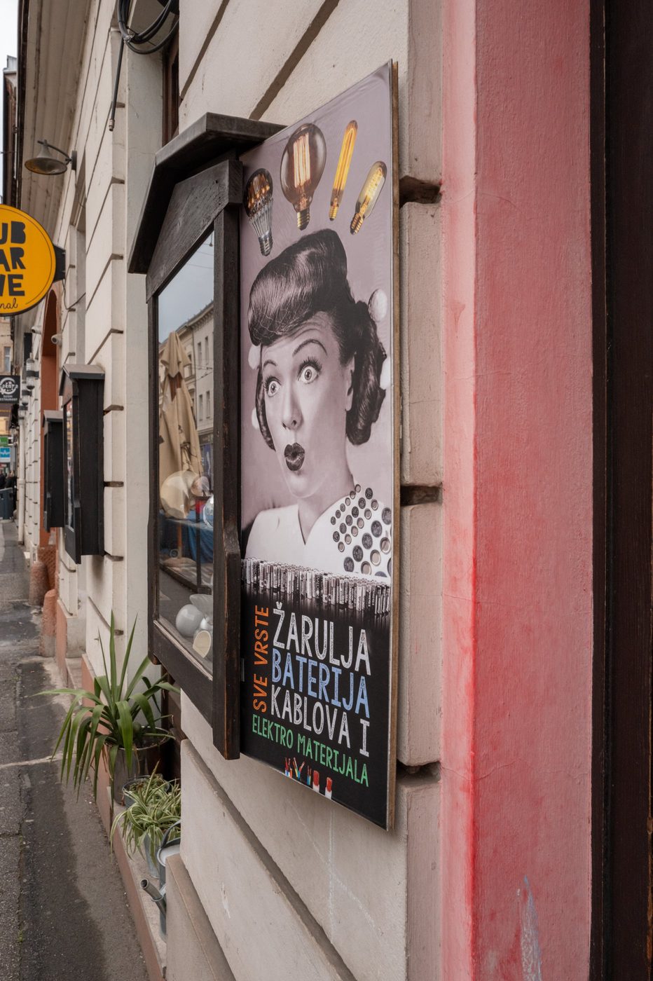 Retro advertisement for light bulbs and batteries on a pink façade, Zagreb